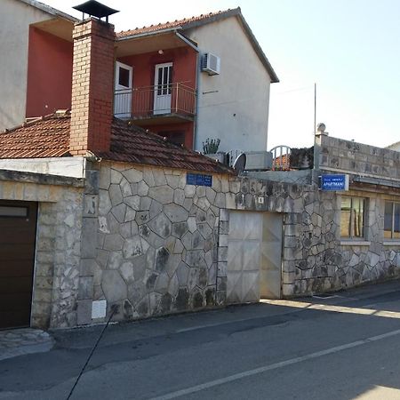 Apartments Srhoj Stari Grad  Chambre photo