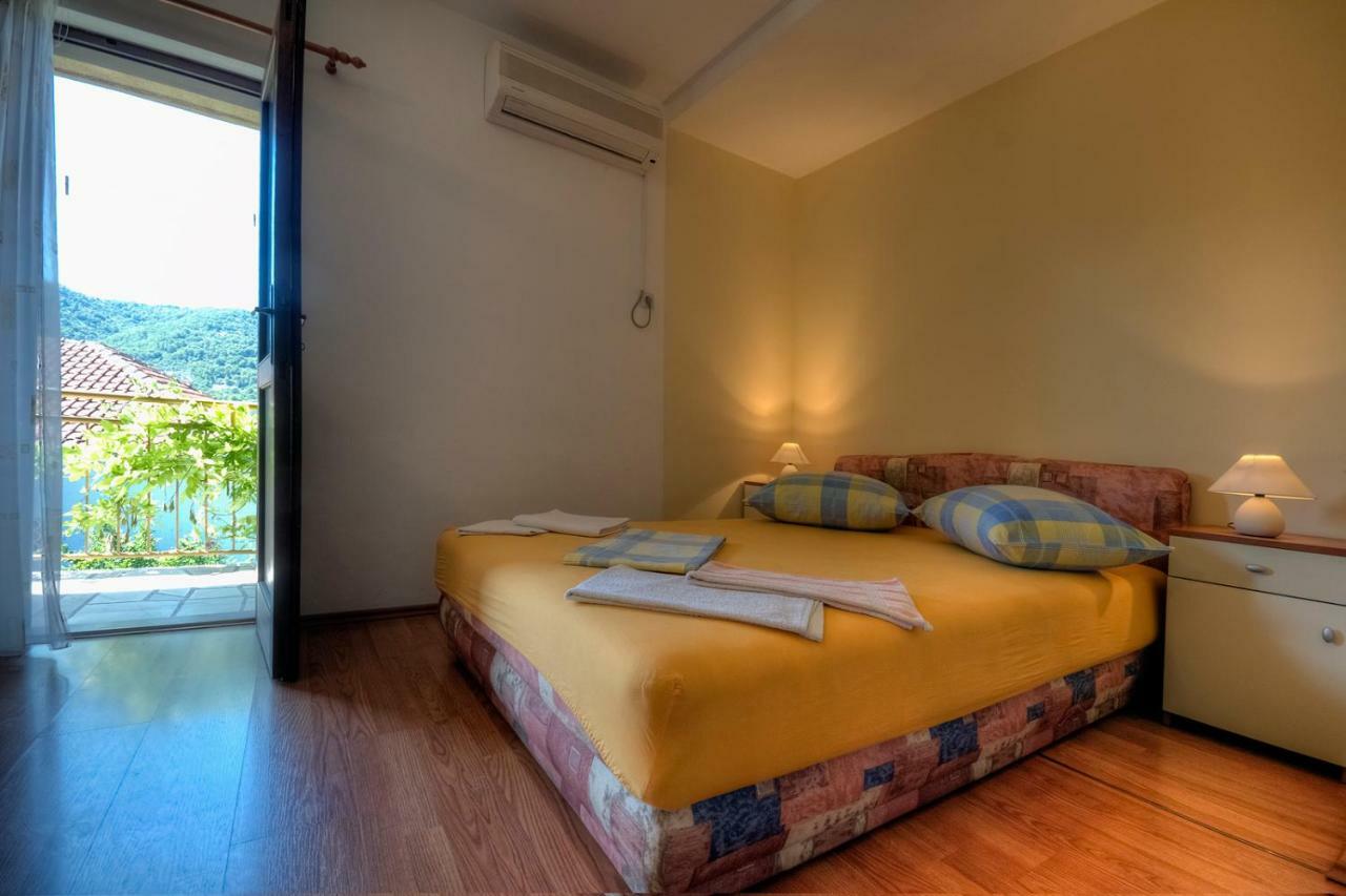 Apartments Srhoj Stari Grad  Extérieur photo