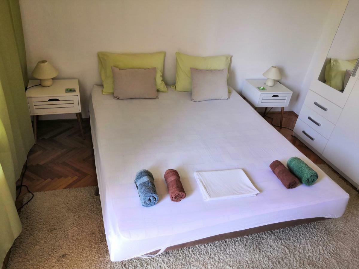 Apartments Srhoj Stari Grad  Extérieur photo