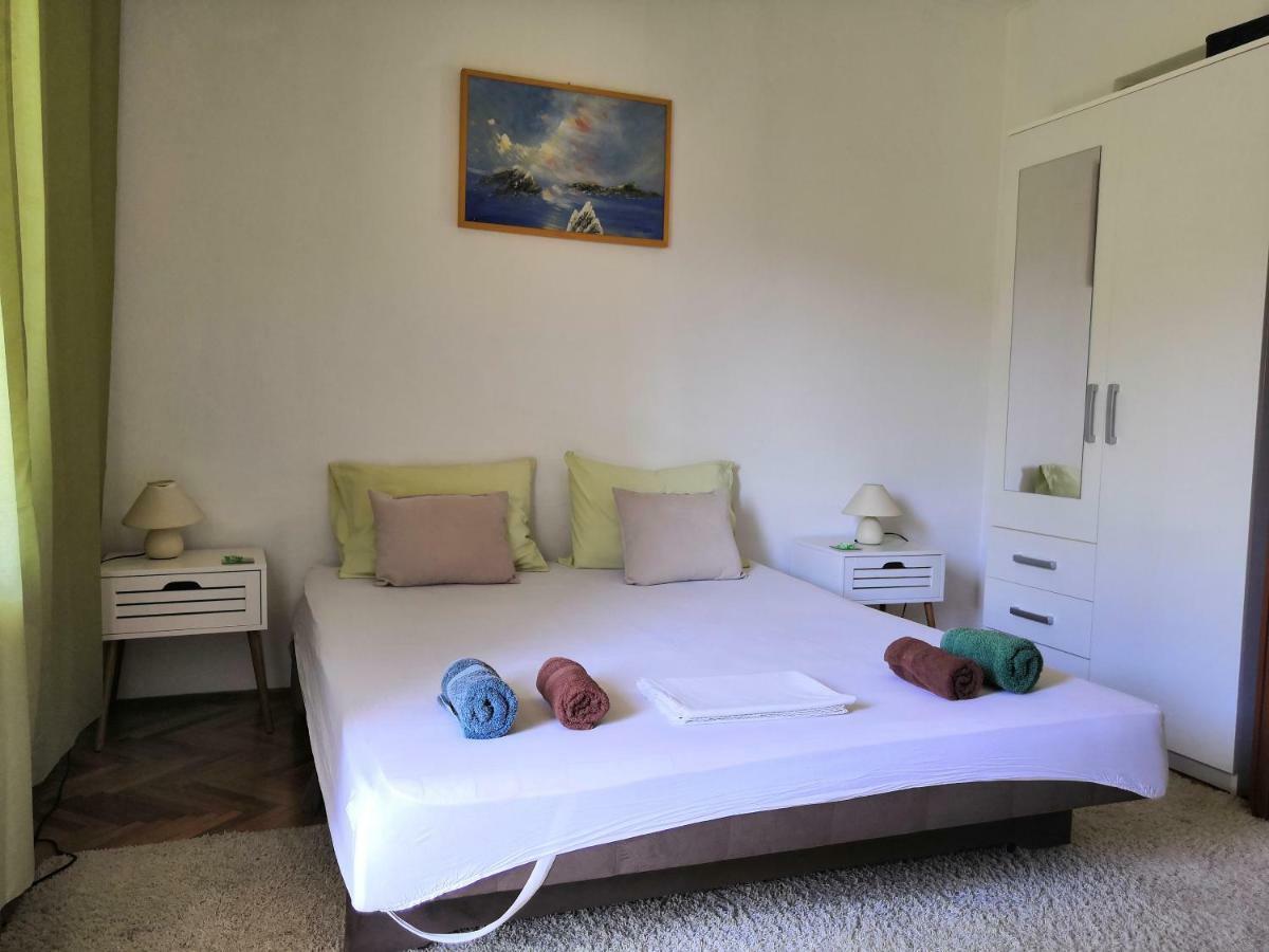 Apartments Srhoj Stari Grad  Extérieur photo