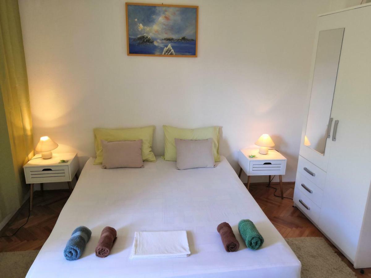 Apartments Srhoj Stari Grad  Extérieur photo